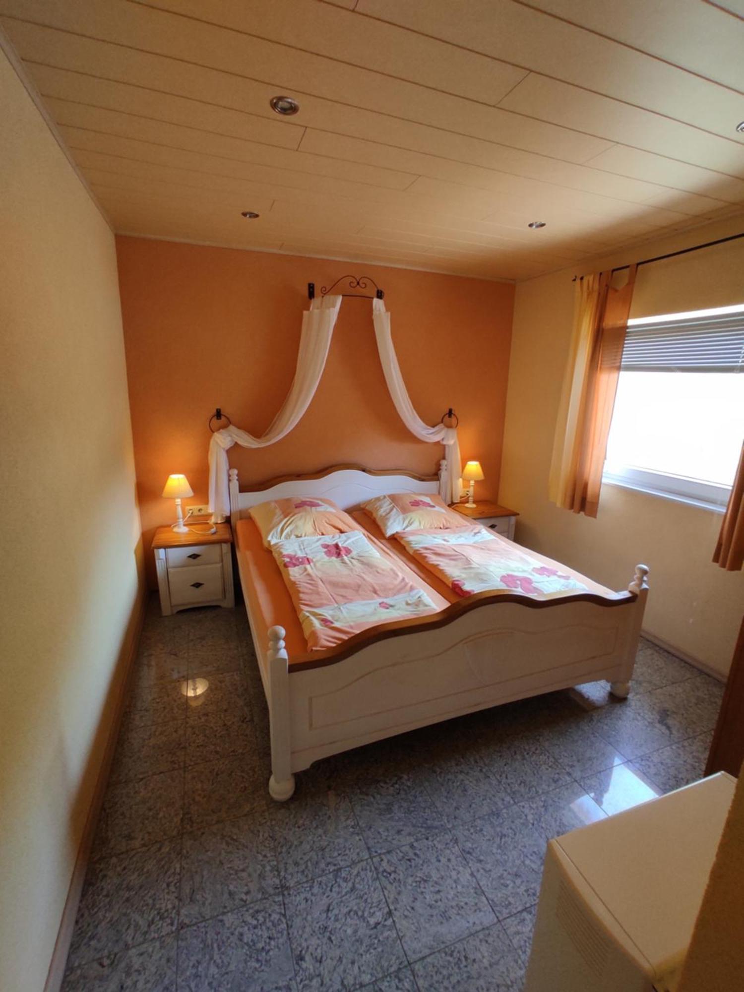 Moselferienweingut Schaefer Apartment Wintrich Room photo