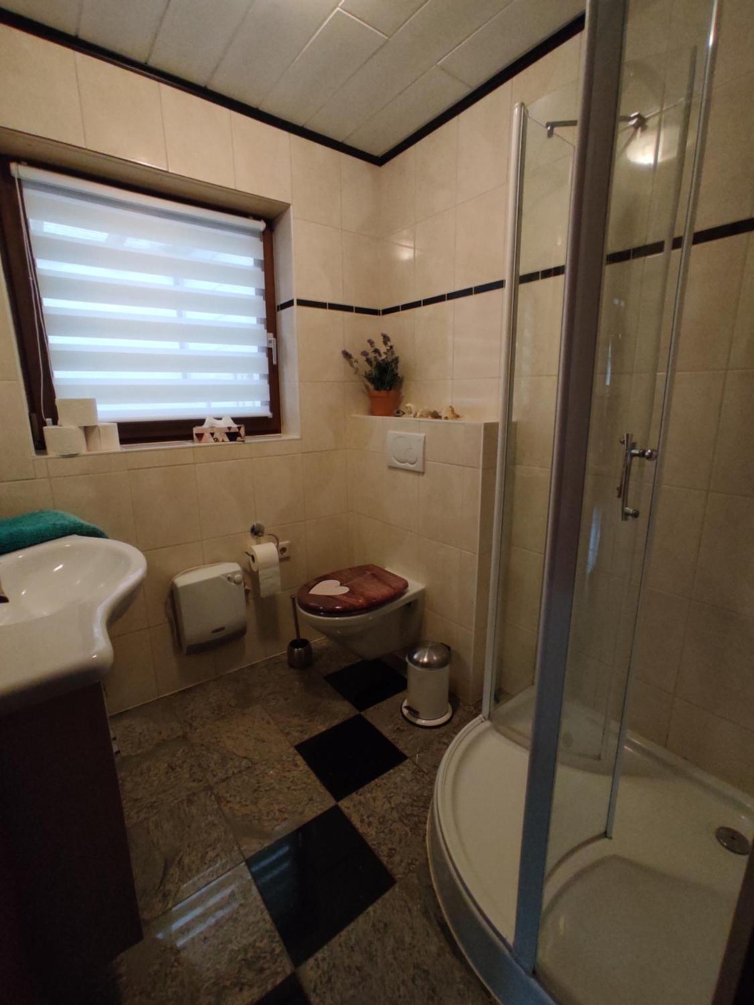 Moselferienweingut Schaefer Apartment Wintrich Room photo