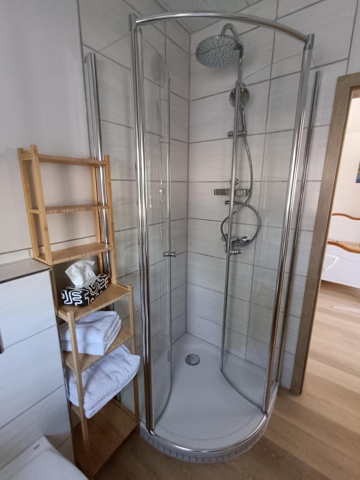Moselferienweingut Schaefer Apartment Wintrich Room photo