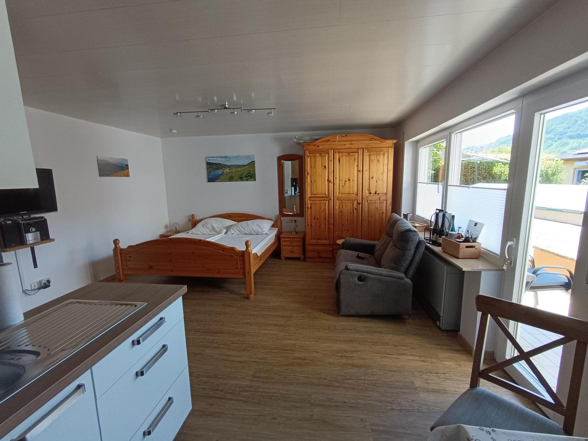 Moselferienweingut Schaefer Apartment Wintrich Room photo