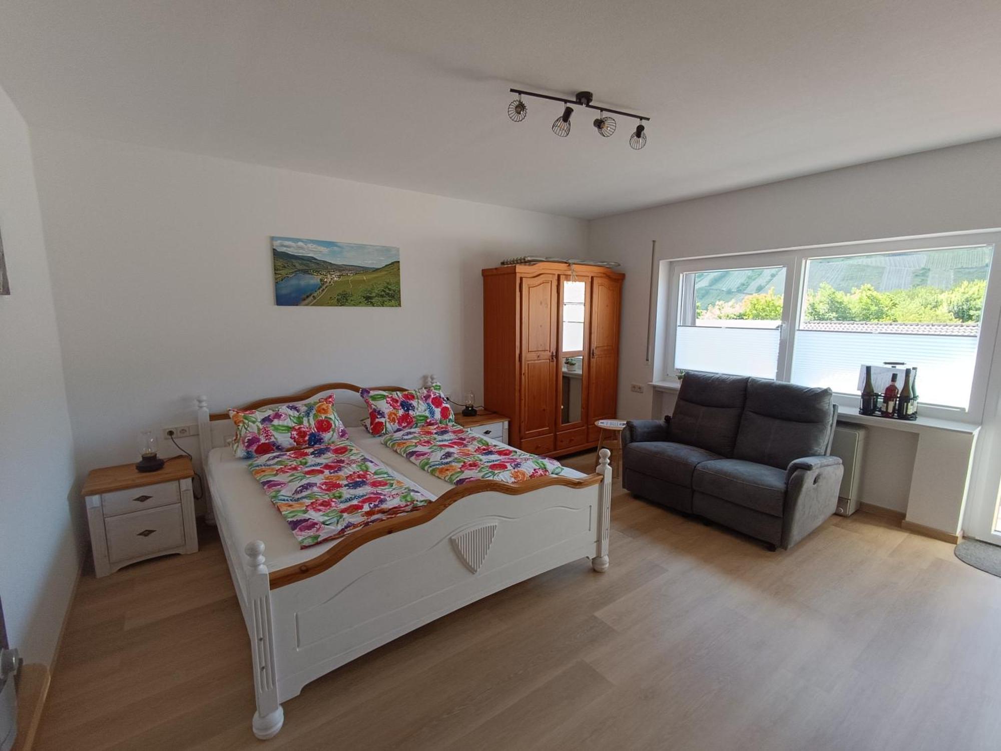 Moselferienweingut Schaefer Apartment Wintrich Room photo
